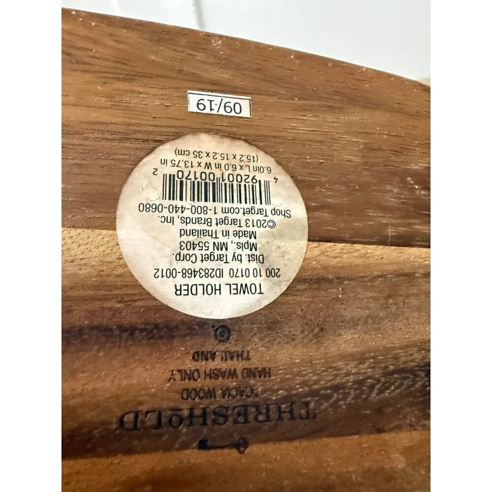 Threshold wooden paper towel holder